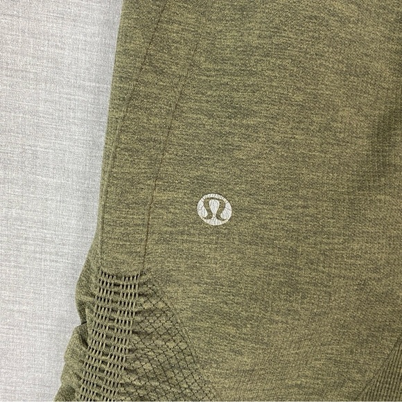 Lululemon Q5 Olive Green Capri Leggings Sz 8 - Picture 4 of 8